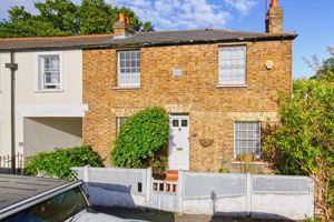 Sussex Cottage, East Molesey- click for photo gallery